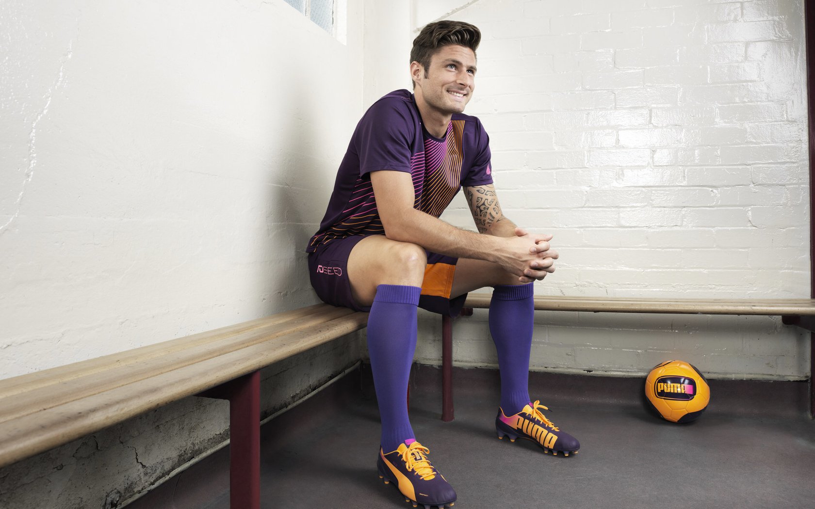 外界高度关注本周焦点战媒体预测比分观点出现两极分化